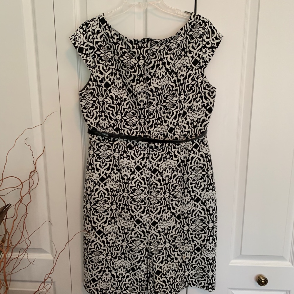 Dress - Picture 4 of 7